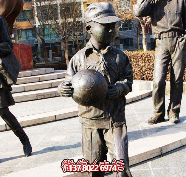 铸铜博鱼平台,点缀小学广场,传递小学生足球精神 铸铜博鱼平台,点缀小学广场,传递小学生足球精神