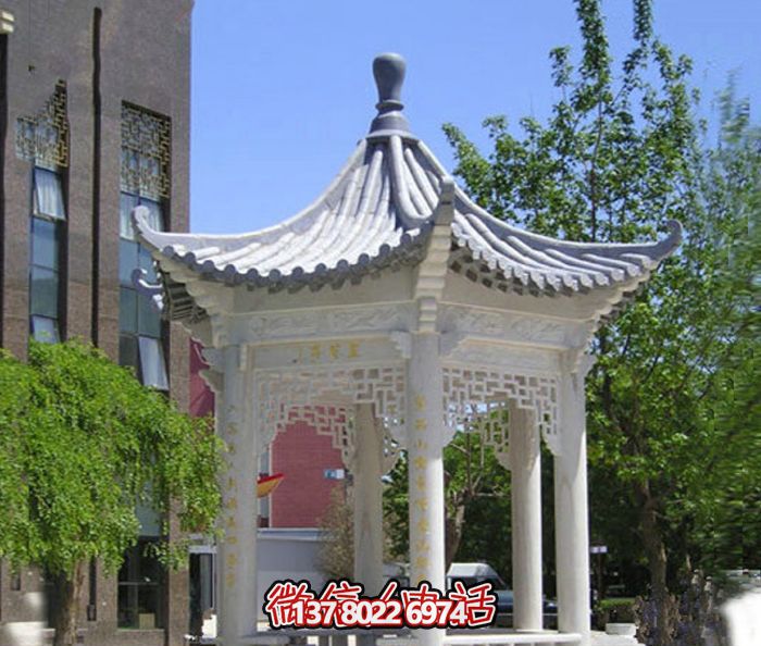 精美汉白玉镂空凉亭，为校园休息区提供清凉休息空间