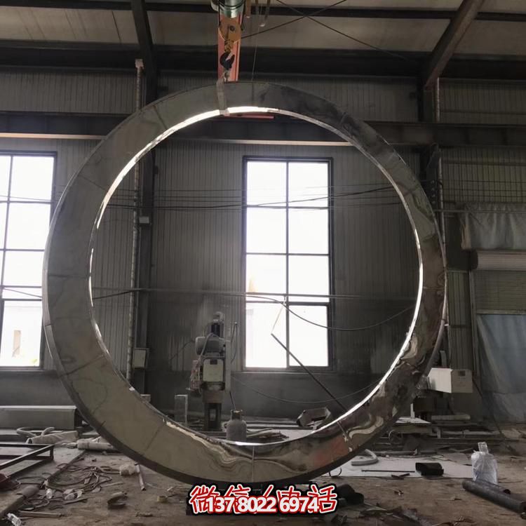 不锈钢几何圆环博鱼平台——折射出灿烂的镜面美