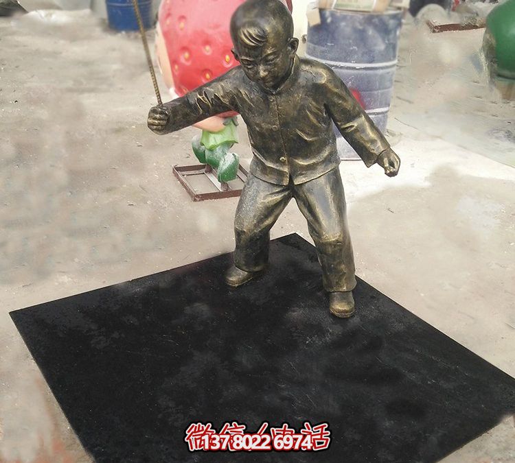 优雅铜色仿玻璃钢儿童打陀螺博鱼平台
