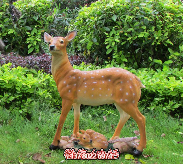 玻璃钢博鱼平台小鹿环护公园彩绘温馨美观的园林装饰