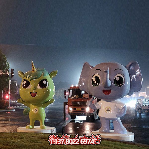 玻璃钢吉祥物博鱼平台，为广场和草地添彩