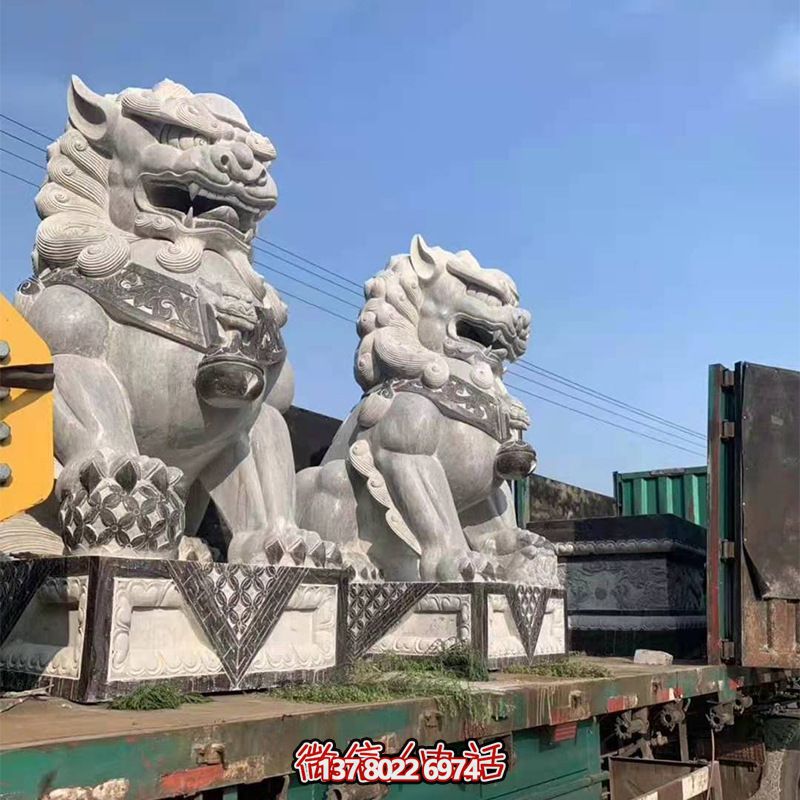 青石制大型仿真狮子博鱼平台，为镇宅增添独特魅力