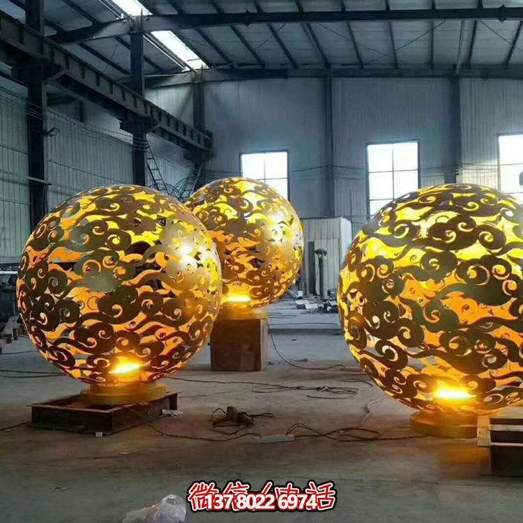 创意不锈钢镂空景观摆件，为广场带来浓浓的艺术气息