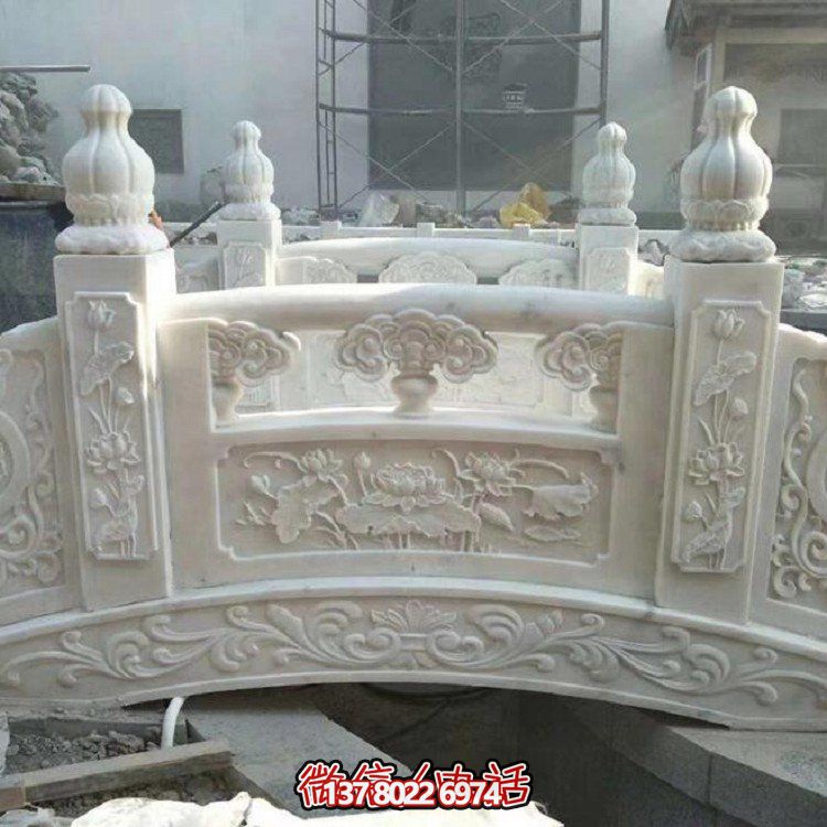 欣赏大理石博鱼平台的美景，玩转庭院石拱桥