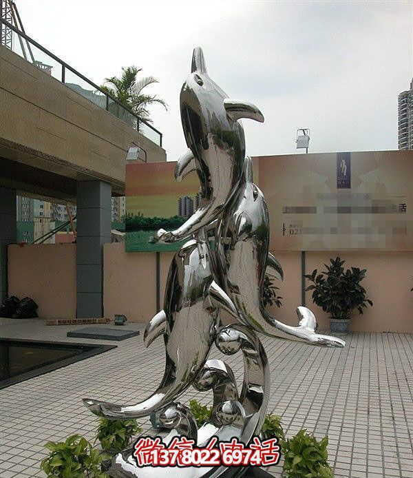 精美不锈钢海豚博鱼平台，点缀别墅庭院
