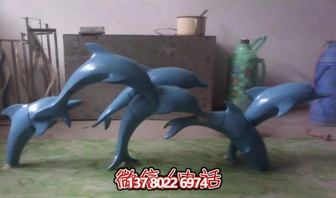 不锈钢蓝色海豚博鱼平台，点亮公园静谧之美