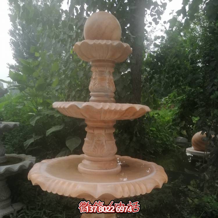 红色多层喷泉摆件，晚霞下的庭院更加美丽