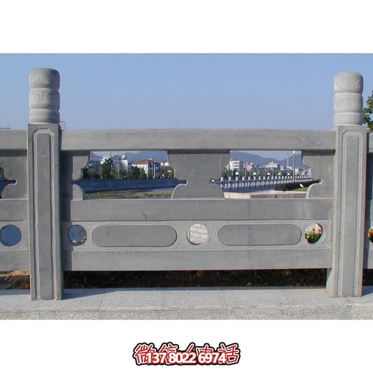青石雕刻栏杆栏板，点缀美丽河道