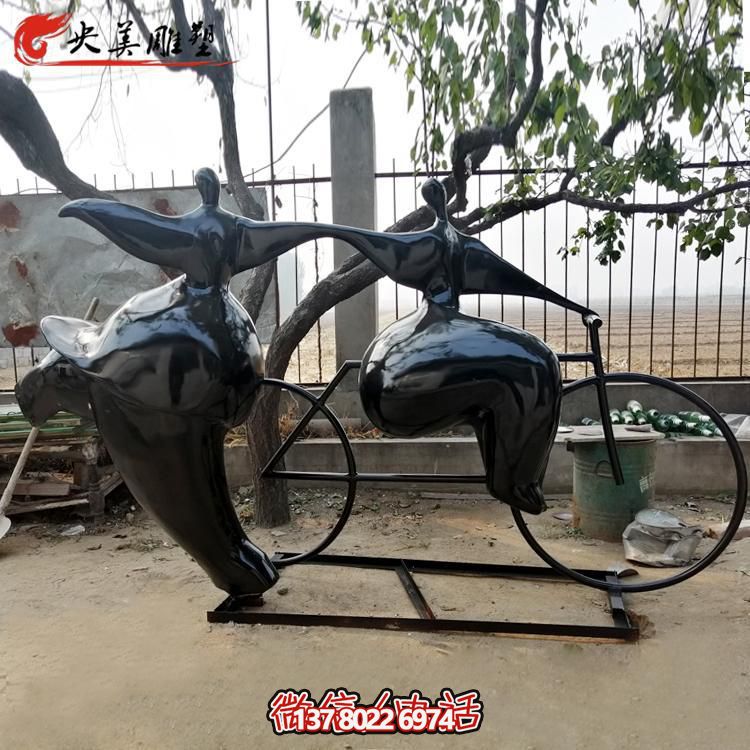 仿铜骑自行车抽象人物玻璃钢博鱼平台