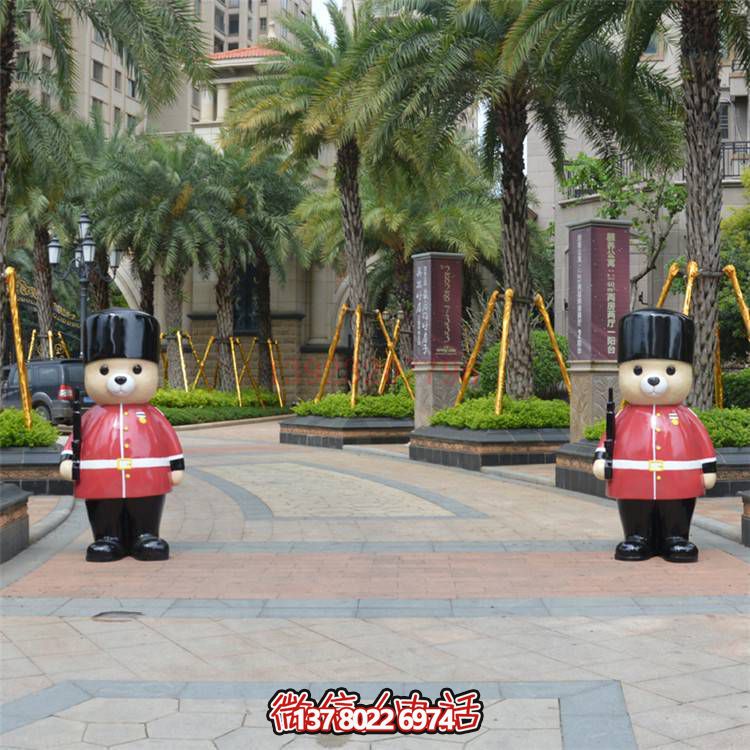玻璃钢卡通熊迎门公仔博鱼平台——添彩小区门口