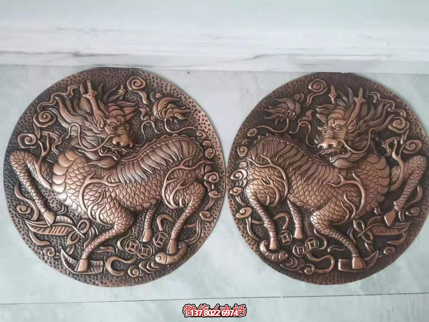 青铜装饰画以麒麟为主题的圆形浮雕
