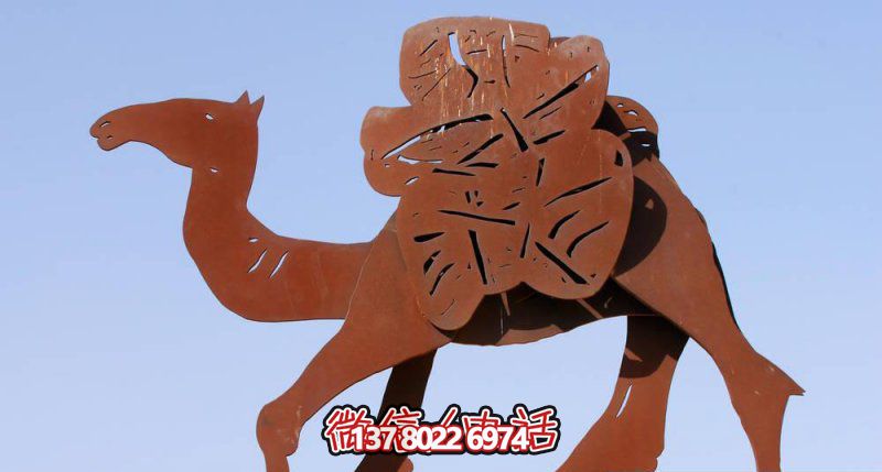 不锈钢骆驼剪纸博鱼平台，点缀街道边行走