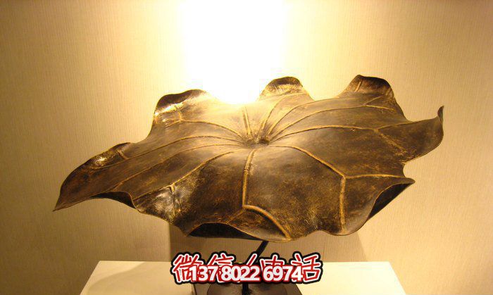 精美铜雕荷叶博鱼平台，添彩广场环境