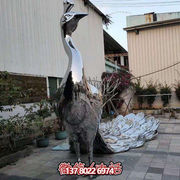 大型不锈钢孔雀抽象博鱼平台