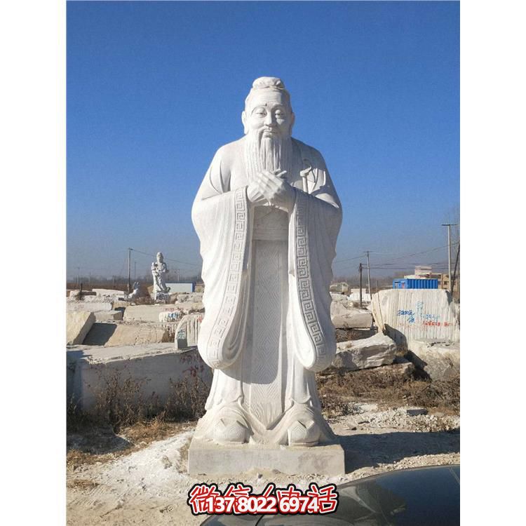 校园大理石雕像，传承孔子思想