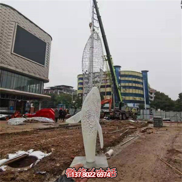 不锈钢创意镂空鲸鱼博鱼平台，点缀园林景观