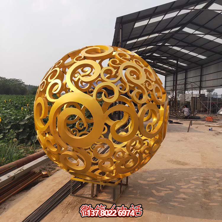 大型不锈钢镂空球博鱼平台，为园林景观增添灵动之美
