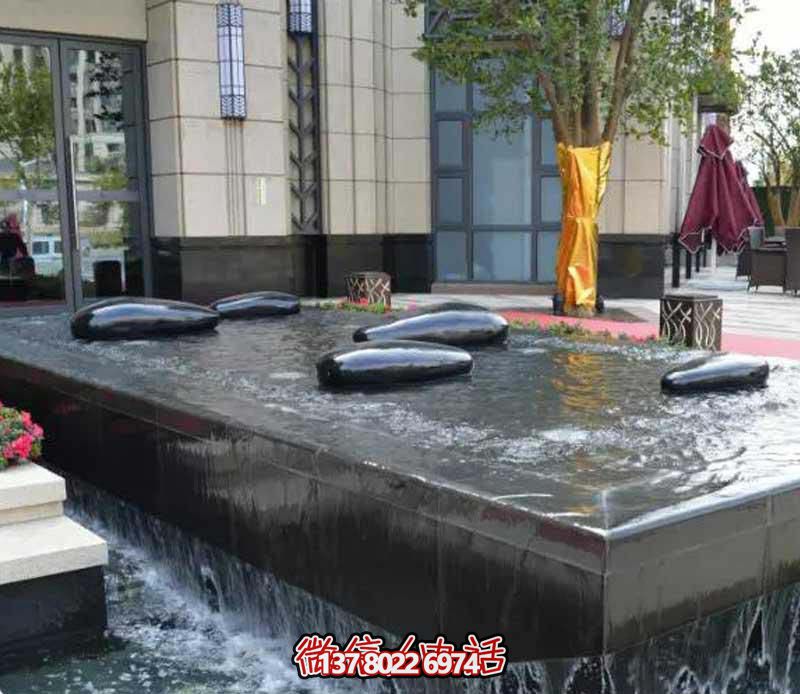 创意水中鹅卵石博鱼平台，为酒店池塘带来抽象美感