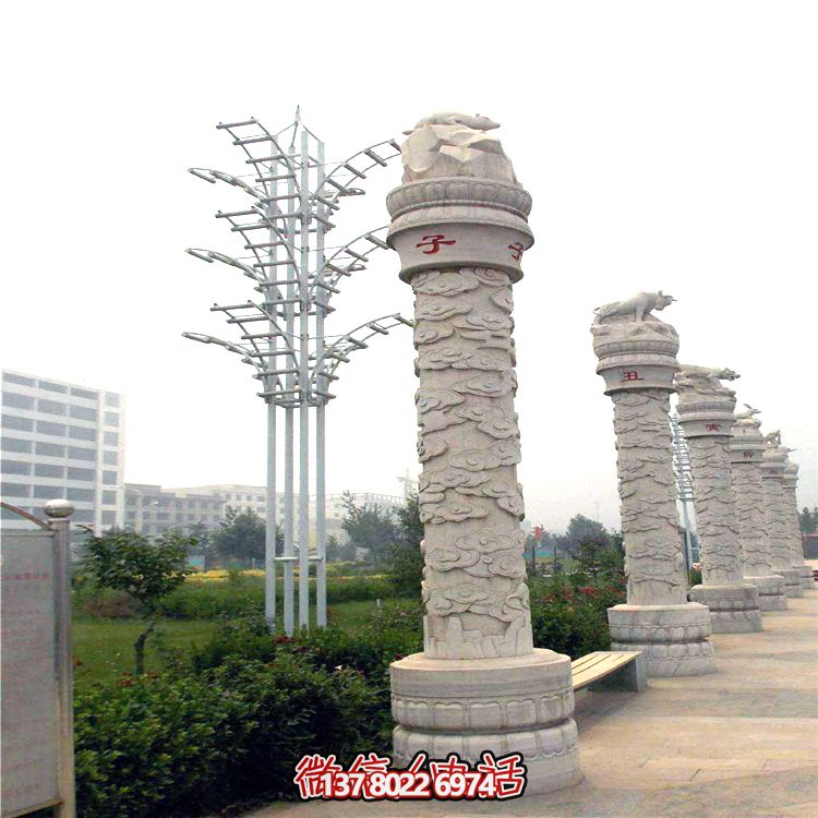 古代生肖石雕龙柱为公园摆放的艺术装饰品