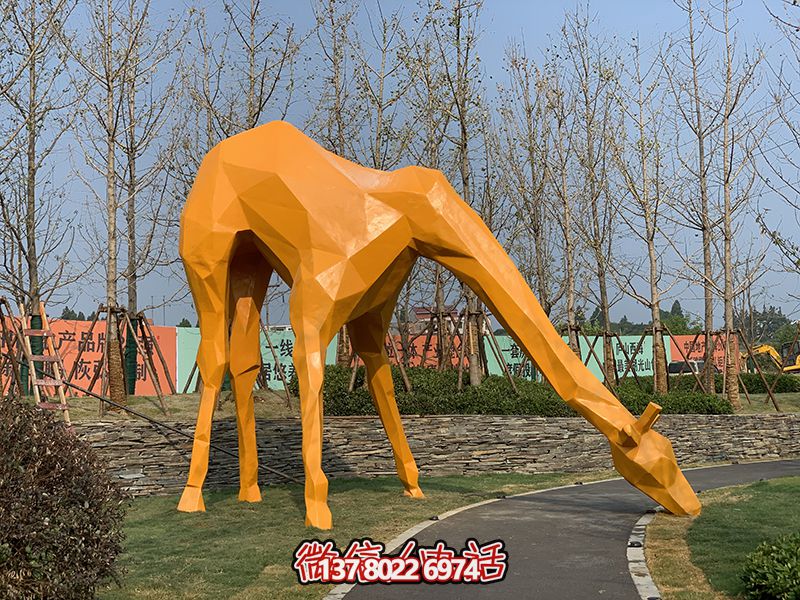 几何博鱼平台玻璃钢草坪长颈鹿路边装饰