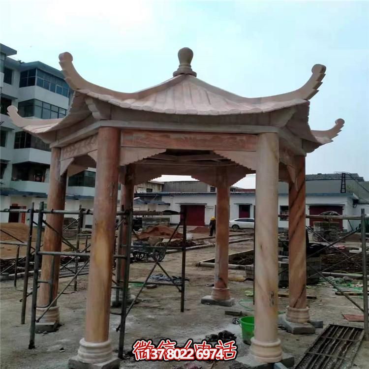仿古凉亭，尽情欣赏晚霞染红的美景