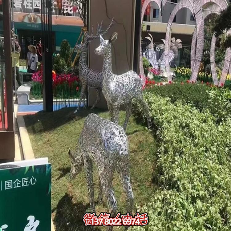 现代不锈钢镂空动物博鱼平台——点亮生活的精彩