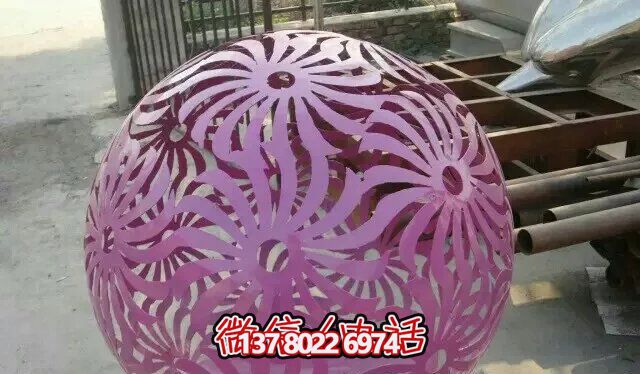 紫色不锈钢镂空球博鱼平台，为花园增添精彩