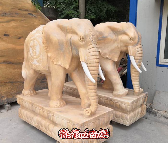 红色庭院一抹晚霞，一个石雕大象博鱼平台