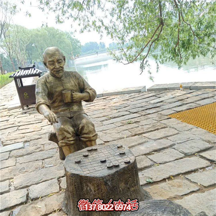 玻璃钢博鱼平台仿铜老头，点缀公园里