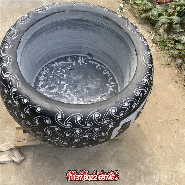 仿古大理石浮雕花纹花盆，营造优雅庭院空间