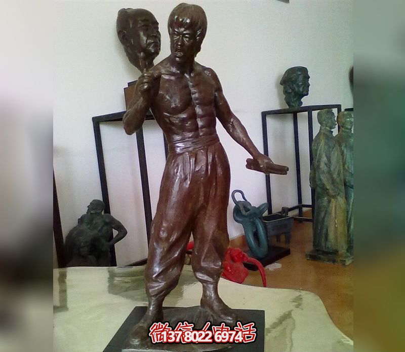 传奇影星李小龙铜雕博鱼平台
