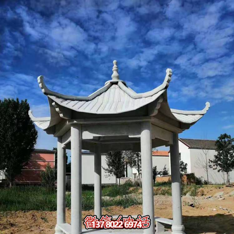 仿古休闲凉亭，天然青石摆放于户外村庄