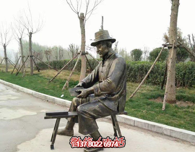 雕刻精美的铜雕老人博鱼平台