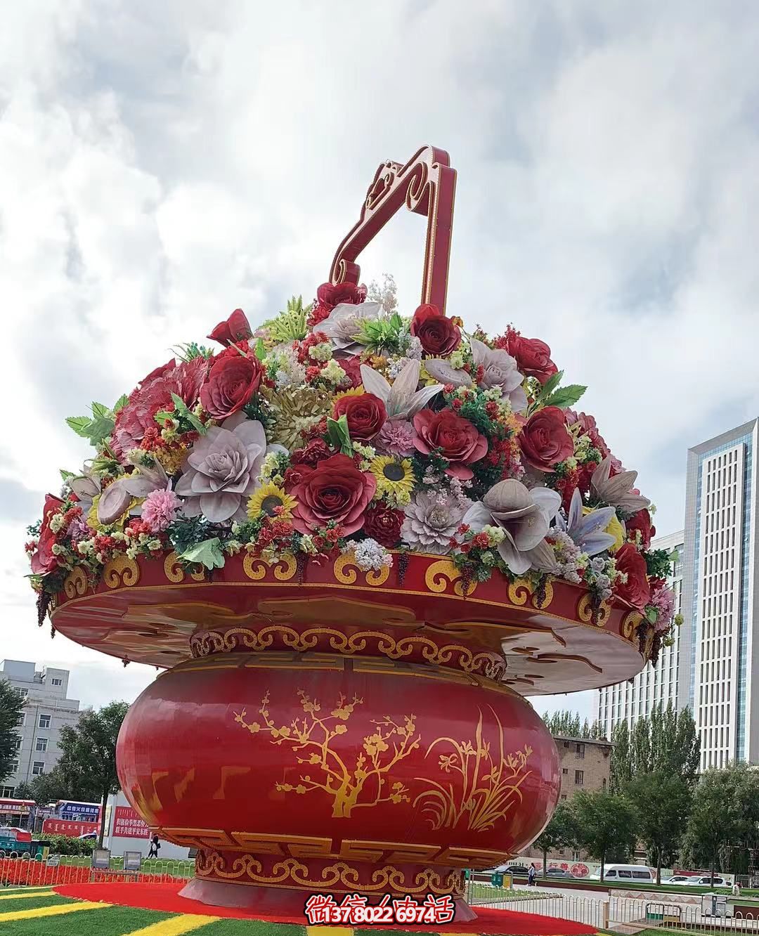 现代五彩花篮,给城市广场带来活力 现代五彩花篮,给城市广场带来活力
