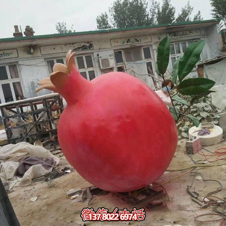 玻璃钢仿真石榴博鱼平台，营造公园景区绿色休闲氛围