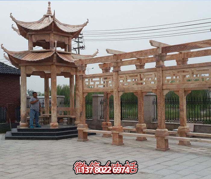 美丽的花岗岩长廊，沐浴在精致的雕刻艺术中