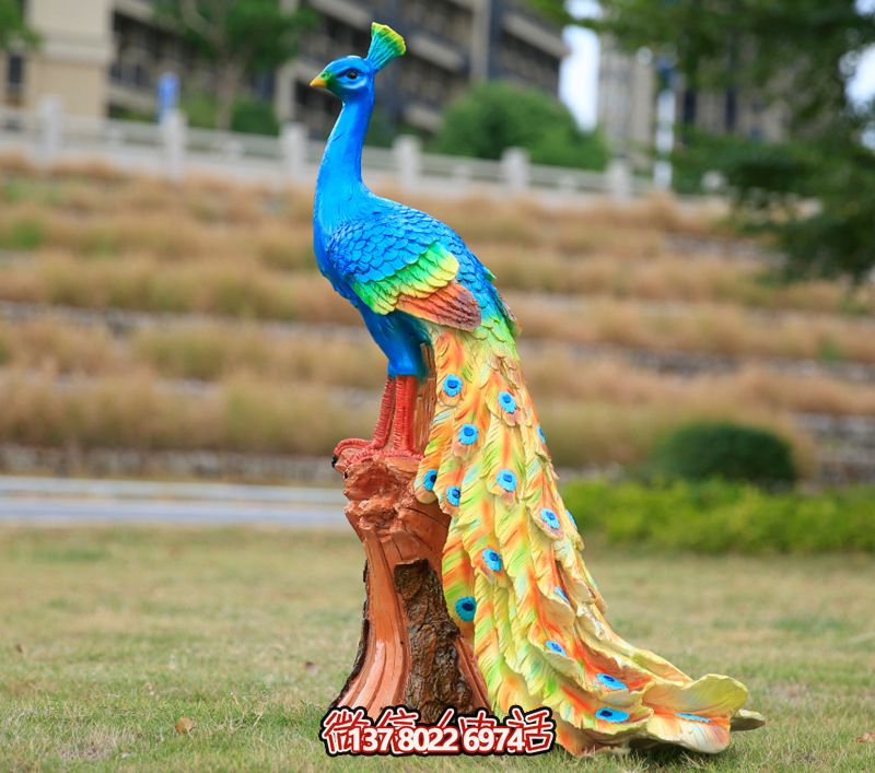 玻璃钢孔雀博鱼平台，点缀公园草坪
