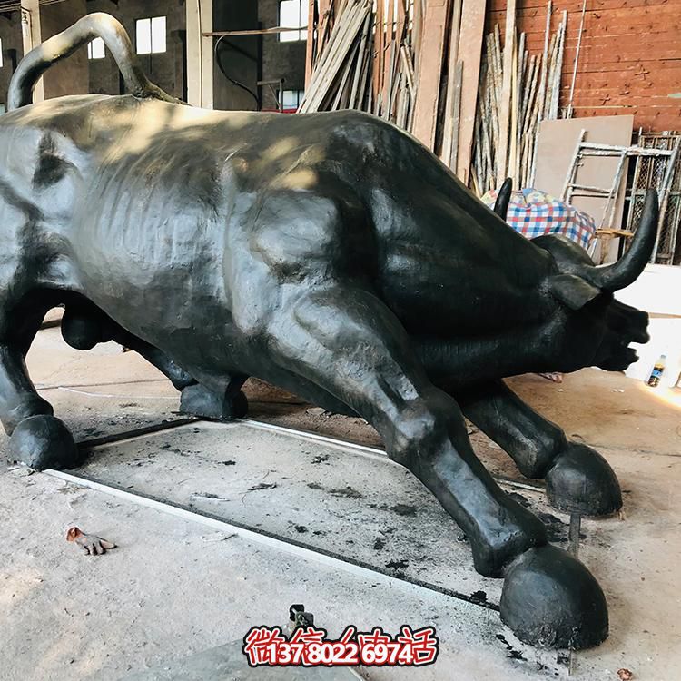 大型华尔街牛仿铜博鱼平台——玻璃钢精美绝伦