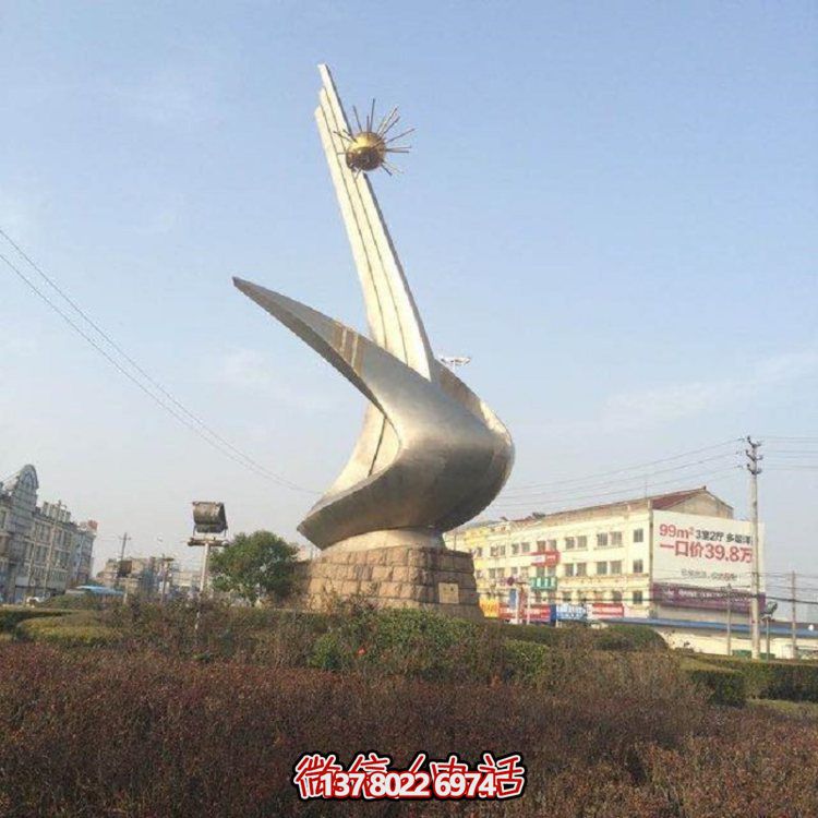 大型不锈钢镜面摆件，点缀美丽园林景观