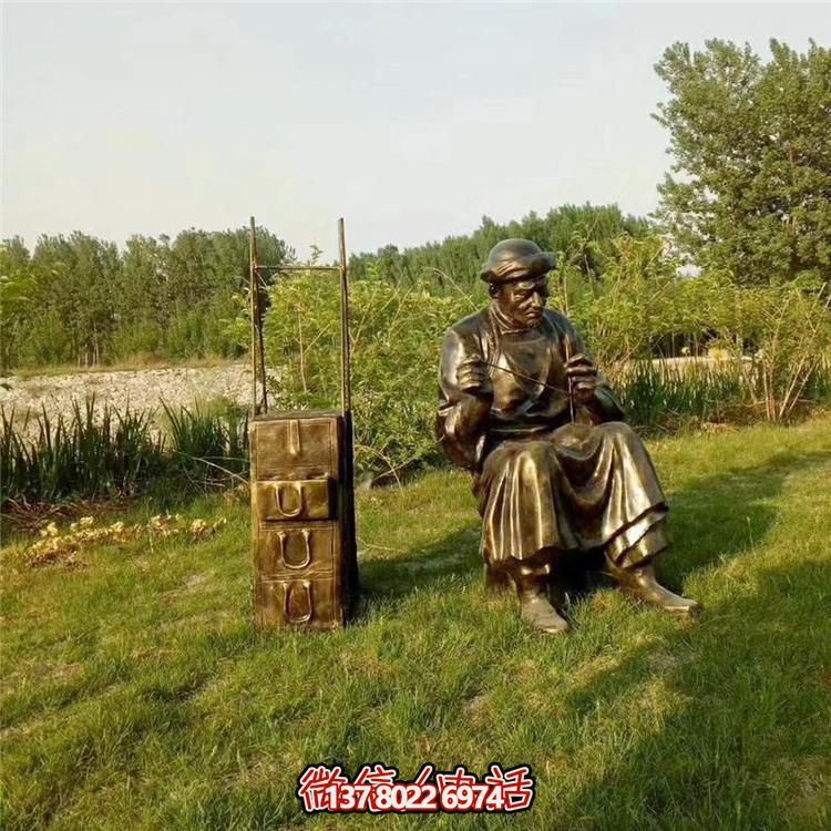 艺术精美的铜雕人物博鱼平台，点缀美丽的户外园林景观