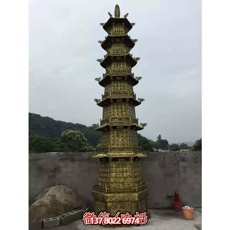 欣赏传统文化，体验多层铜雕香炉的大型景区