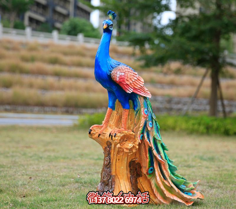 彩绘孔雀玻璃钢博鱼平台，为公园街道摆放添彩