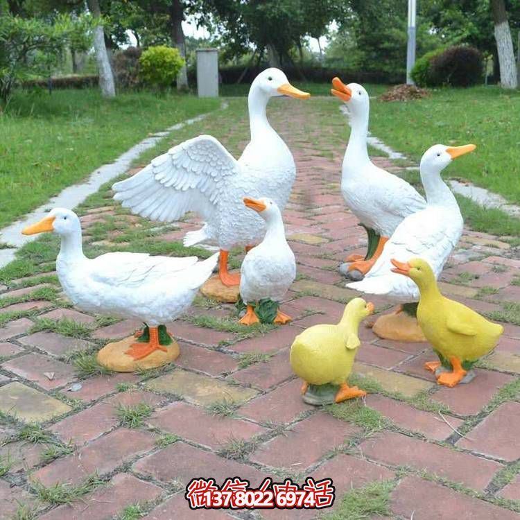 高品质仿真玻璃钢博鱼平台——用于园林和户外装饰的经典鸭子设计