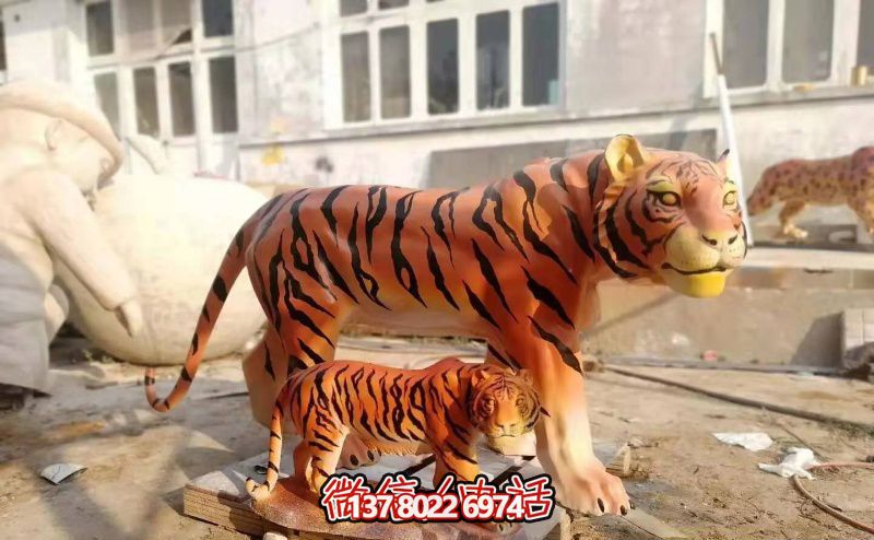 公园里摆放的母子玻璃钢仿真虎博鱼平台