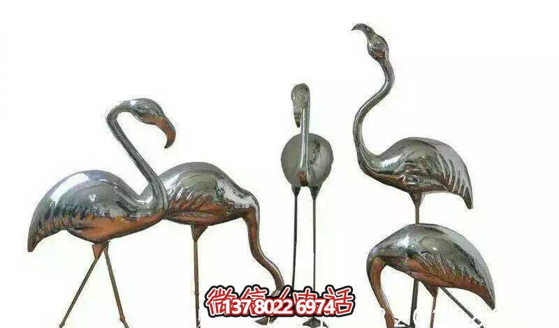 游乐场摆放一群不锈钢火烈鸟博鱼平台