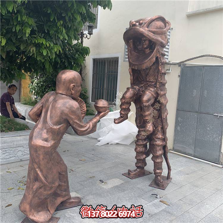 情景小品玻璃钢仿铜舞狮的人物博鱼平台