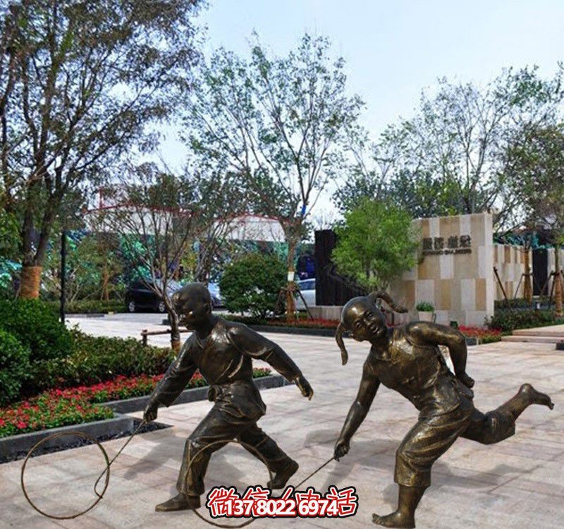 公园铜雕滚铁环的儿童博鱼平台
