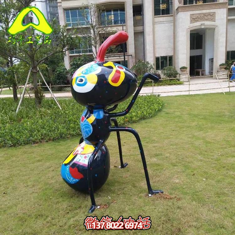 小区户外景观草坪装饰摆件玻璃钢彩绘蚂蚁博鱼平台