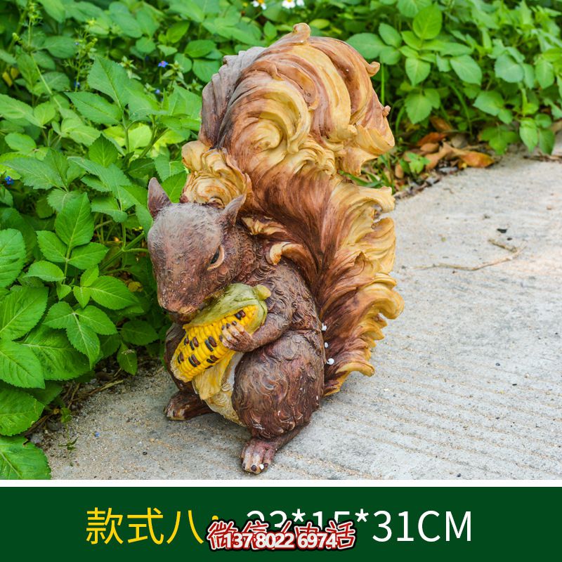 城市街道一只抱着玉米的玻璃钢松鼠博鱼平台 城市街道一只抱着玉米的玻璃钢松鼠博鱼平台